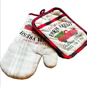 NWOT Little Red Truck Oven Mitt and Pot Holder Set NWOT